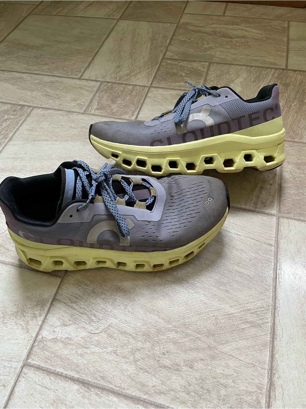 On cloud Women’s Cloudtec Gray & Yellow Running Shoes